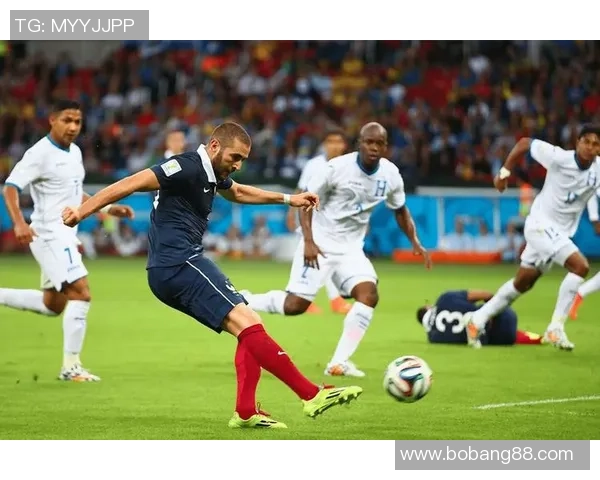 足球巨星风采全景展示各大明星精彩瞬间与成就回顾