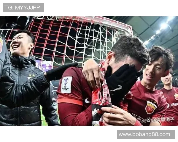 足球明星在赛场上的泪水时刻揭示了他们背后的坚持与情感故事