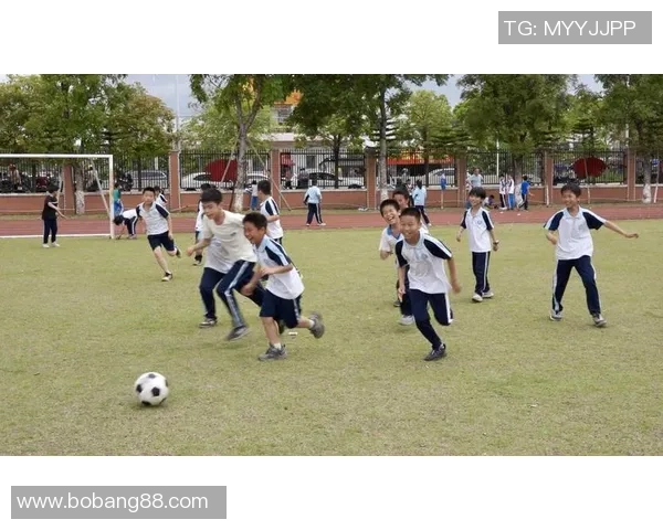 足球明星的课堂魅力与青少年成长的启示