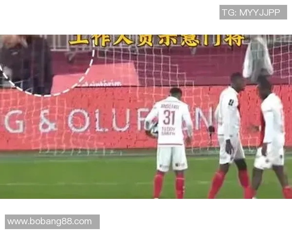 足球明星采访中幽默吐槽赛场趣事与队友奇葩表现的精彩瞬间